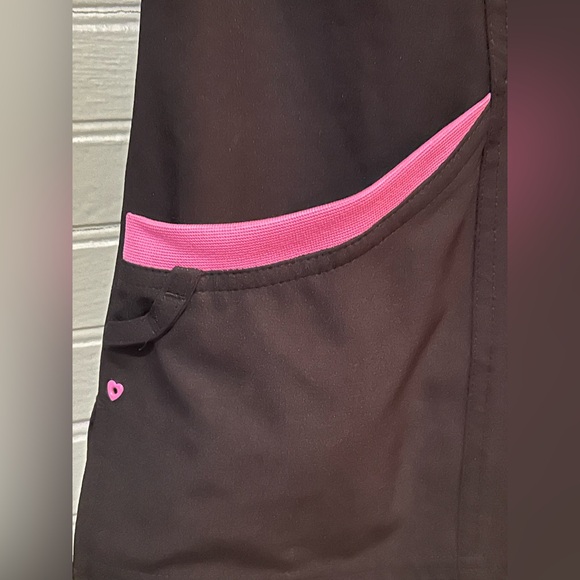 🩺 HeartSoul Women's Black and Pink Scrub Top Size Small - Picture 4 of 10